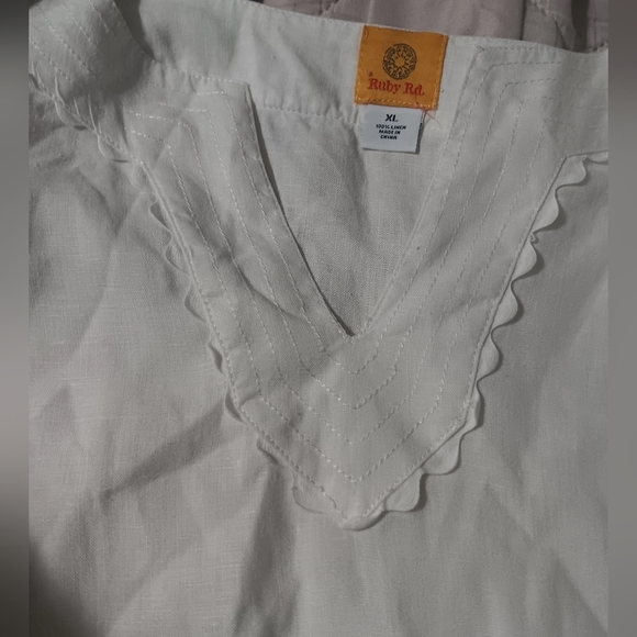 100% Linen, Ruby Rd. White Scalloped V-Neck Blouse - Picture 3 of 7